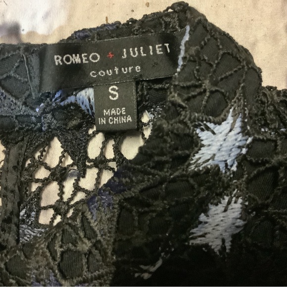 ROMEO AND JULIET COUTURE DRESS. - Picture 3 of 3